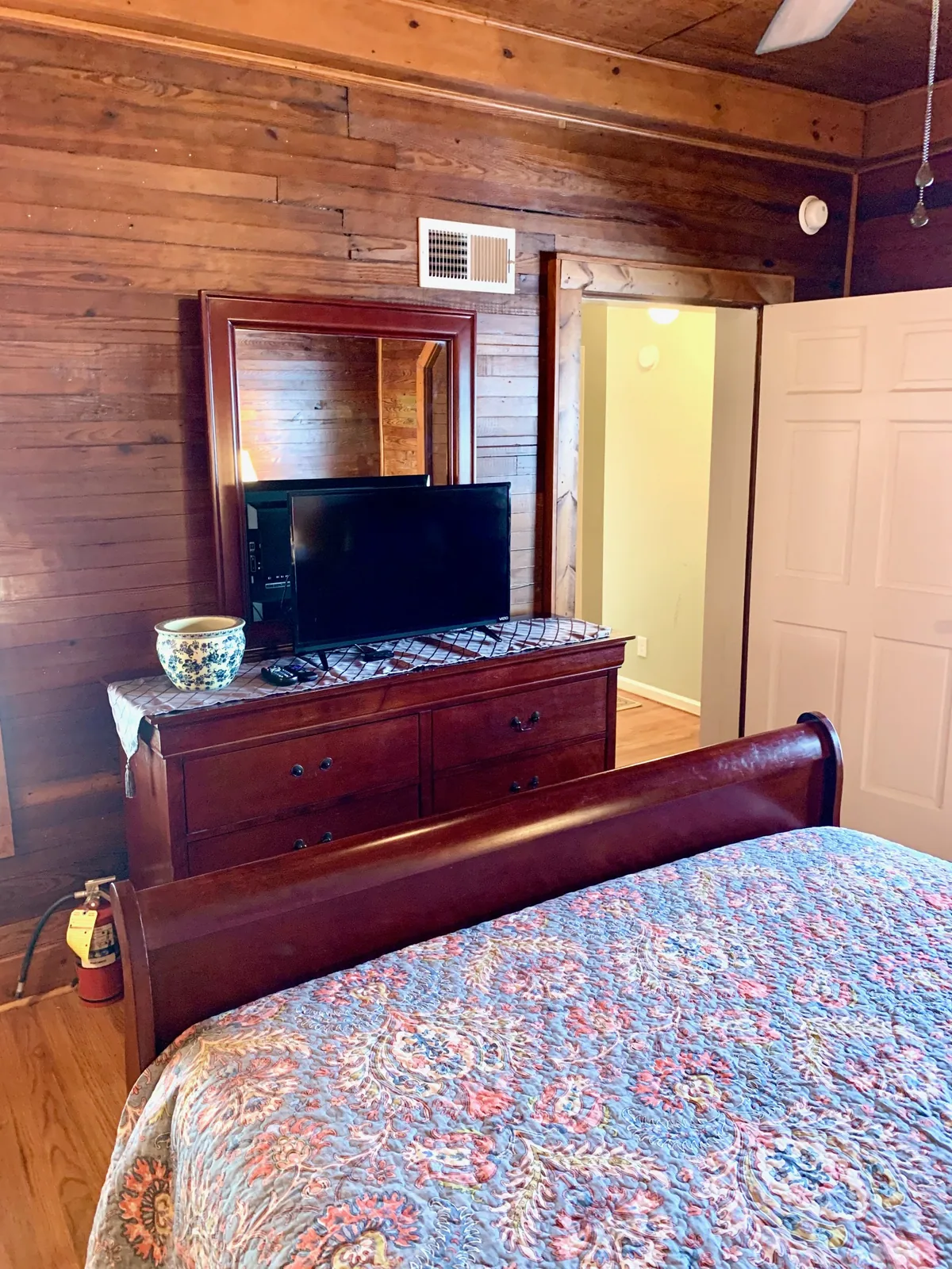 Guest bedroom at Simply Divine
