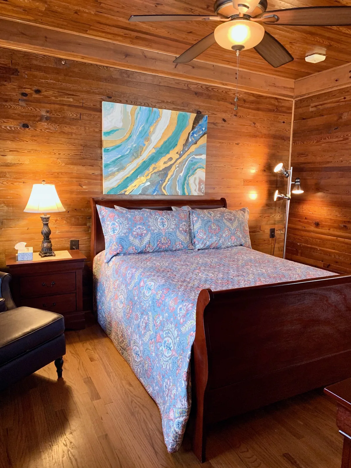 Warm wood lodging room at Simply Divine